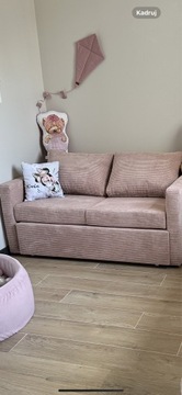 Sofa rozkładana sztruksowa różowa SOFI Nowa