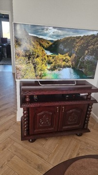 Stylizowana rzeźbiona szafka TV