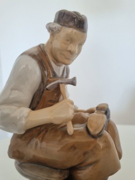 Figurka Porcelanowa rzemieślnika- Szewca B&G 2228 
