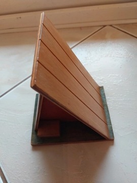 Skarbonka drewniana w kształcie piramidy