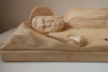 Śpiący Józef rzeźbiony w drewnie lipowym