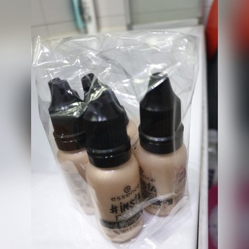 Essence insta perfect rozświetlacz Gold addict 10