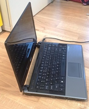 laptop acer 4820T Win 10  4GB SSD 128 HDD 640 opis