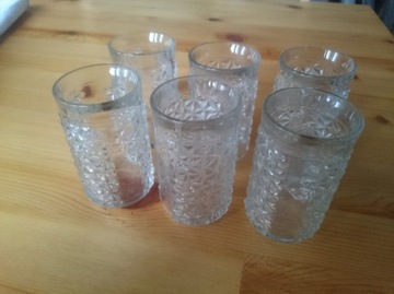 Komplet sześciu małych szklanek