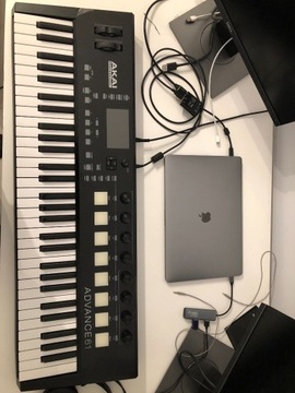 AKAI ADVANCE 61