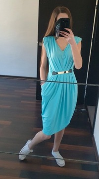 Elegancka suknia w kolorze turkusowym 