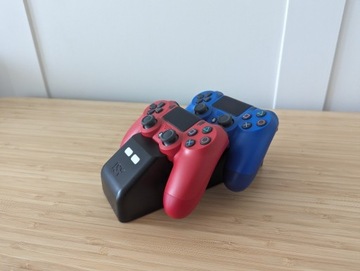 2 Pady Dualshock 4 + stacja ładująca