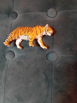 Fajna figurka tygrys