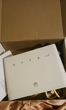 Router Huawei kompletny , zasilacz plus kabel . 