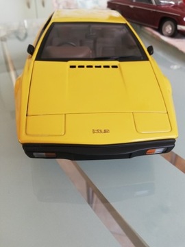 LOTUS ESPRIT.      1:18.     AUTOART 