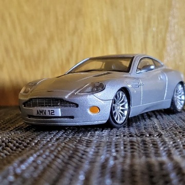 Model Aston Martin V12 Vanquish 1:43