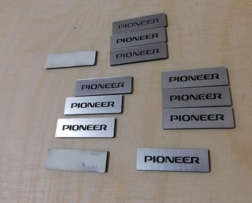 Pioneer logo na pokrywę 34 x 11 mm