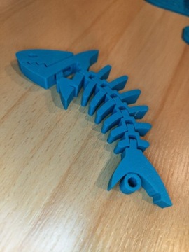 Brelok w kształcie rekina ruchomy
