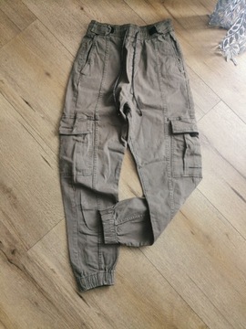 Spodnie typu joggery w rozmiarze XS (34).