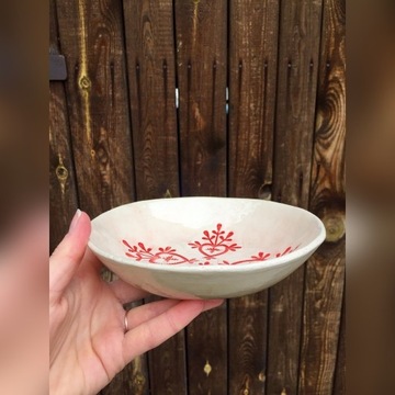 Ceramiczna misa 18cm, ręcznie formowana i zdobiona