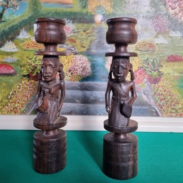 Afrykańskie świeczniki z drzewa hebanowego.