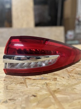 Lampa Prawa Ford Fusion USA 2019