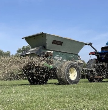 Piaskarka do boisk Turfco Widespin 1530 topdresser