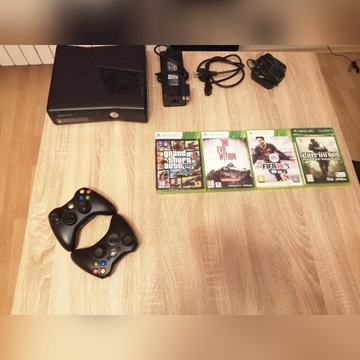 Xbox 360 SLIM + 4 gry, więcej informacji w opisie.