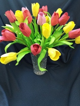 Tulipany w różnych kolorach cena za 1 szt.