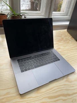 MacBook Pro Core 15 i7 16GB RAM , 500GB SSD