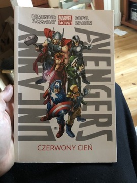 Uncanny Avengers- czerwony cień