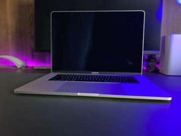 MacBook Pro 15" Touch Bar i7 / 32gb / 1tb / Radeon