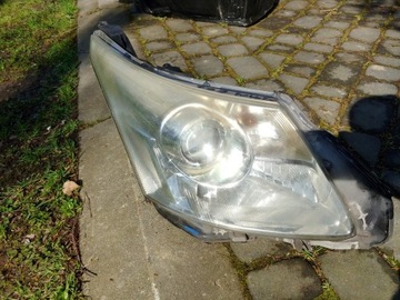 LAMPA PRAWA PRZÓD TOYOTA AVENSIS T27