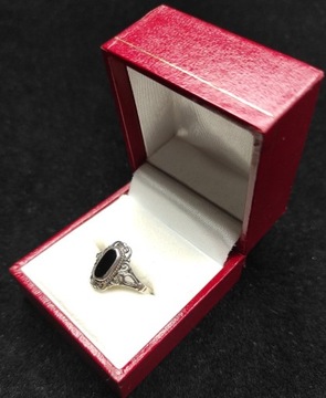Srebrny pierścionek z onyksem próba 925
