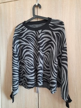 Sweter nietoperz czarno-szary rozmiar M / L