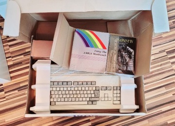 Commodore Amiga 1200, Box, nowe kondensatory (recap), 8MB Fast FPU/RTC