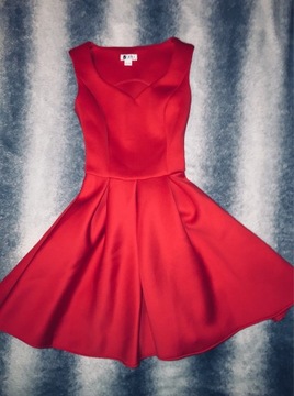 Piankowa czerwona sukienka