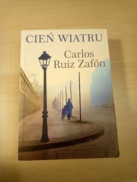 Książka "Cień wiatru" Carlos Ruiz Zafon