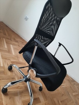 Krzesło biurowe BILLUM czarne z Jysk'a