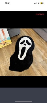 Dywanik w kształcie ghostface 30cm na 60cm