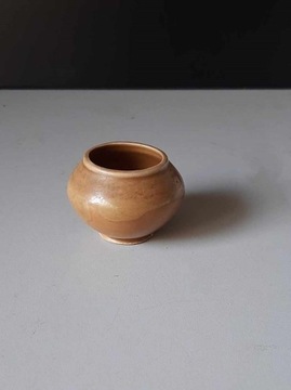 Mały beżowy wazonik | mini waza | PRL, vintage