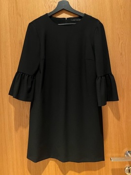 Czarna sukienka z falbankami przy rękawach, Zara