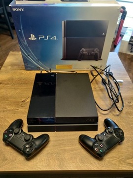 Konsola PS4, 500 GB + 2 pady