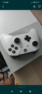 Xbox one s 1TB + słuchawki 