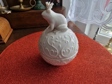 Porcelana Kromer puzderko żaba z koroną