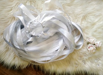 Piękny ring oczepinowy 24 wstazki brokatowy bialo srebrny 