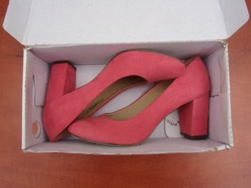 2013 - Nowe czerwone buty na grubym obcasie R.37