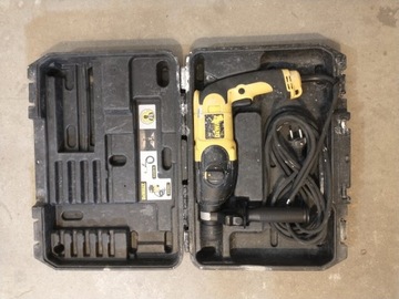 Młotowiertarka DeWalt D25013K 650W + walizka