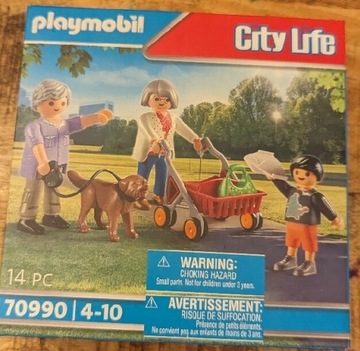 Playmobil Dziadkowie z wnuczkiem na spacerze 