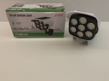 Lampa solarna zewnętrzna z pilotem