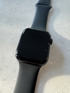 Apple Watch 8 z kopertą 45mm