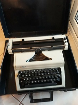 Maszyna do pisania ręczna w walizce  PRL
