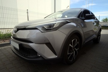 Samochód osobowy Toyota C-HR (2016) z małym przebiegiem