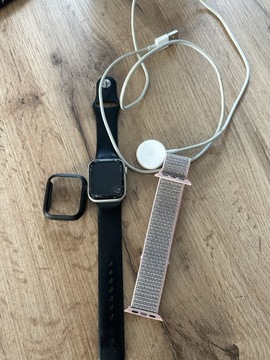 Smartwatch Apple Watch Series 4 GPS + Cellular 40mm srebrny