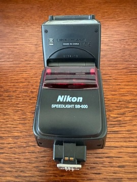 Lampa błyskowa Nikon SPEEDLIGHT SB-600 + pokrowiec